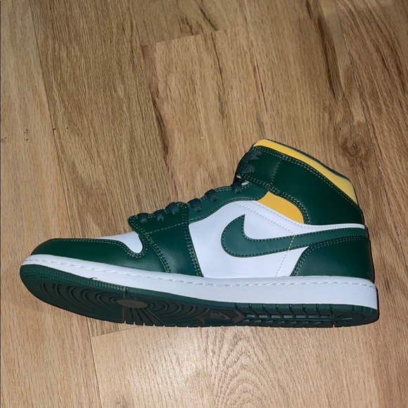 BRAND NEW Jordan 1 “Sonics” | Box not Included - Picture 6 of 7